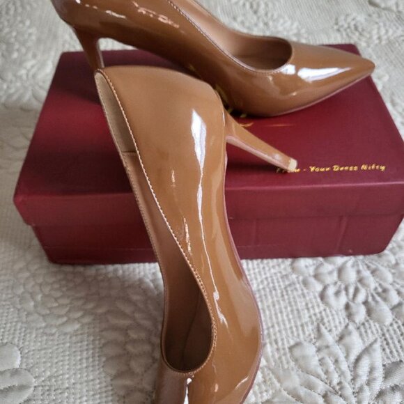 YDN Women's Chic Pointed Closed Toe Mid Heel Pumps - Picture 8 of 9